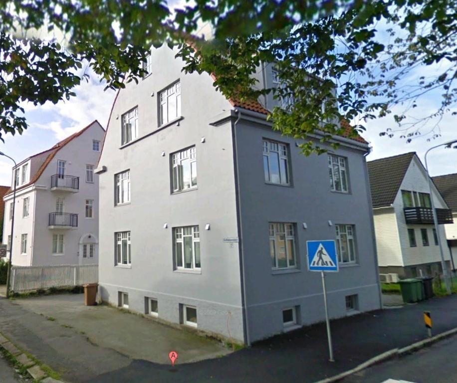 Norwegian Housing, Solbakkeveien 12 *